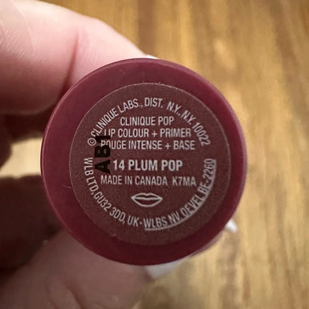 Clinique Pop Lip Colour + Primer. #14 Plum Pop